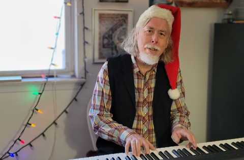 Photo of Tennessee Walt at the keyboard.